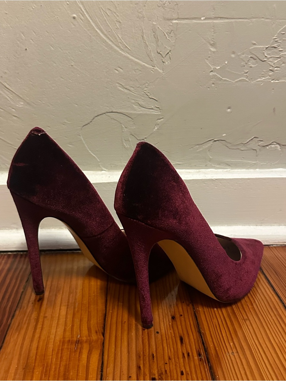 Steve Madden Wine Velvet Pointed Stiletto Pumps - size 7.5